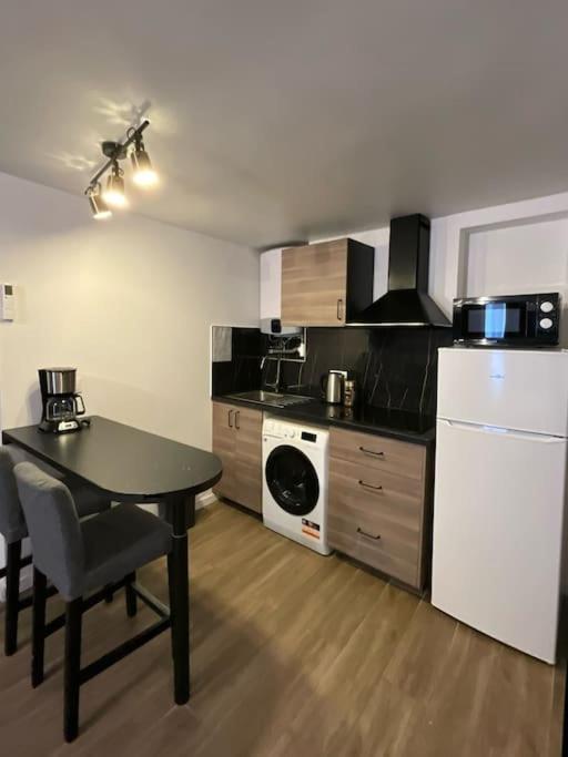 Ks Near Station Gare Du Nord And Gare De L Est Apartment