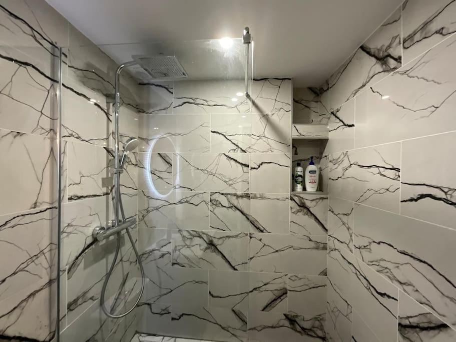 Ks Near Station Gare Du Nord And Gare De L Est Apartment